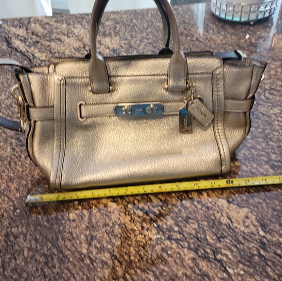 ⭐️SALE⭐️Coach Swagger - Metallic Gold - Picture 9 of 11
